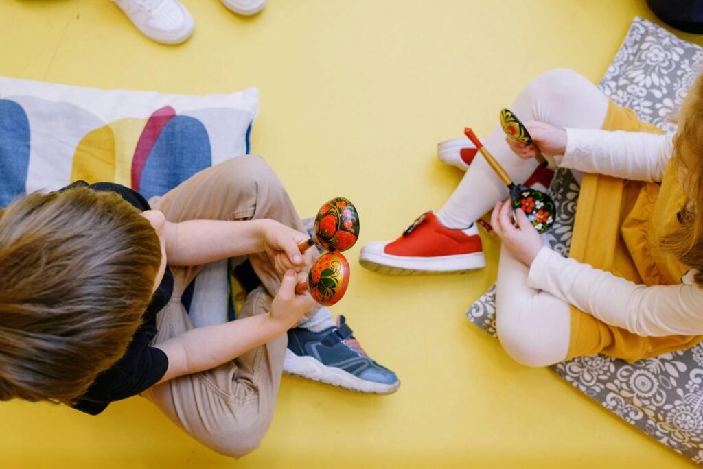 Kinder musizieren